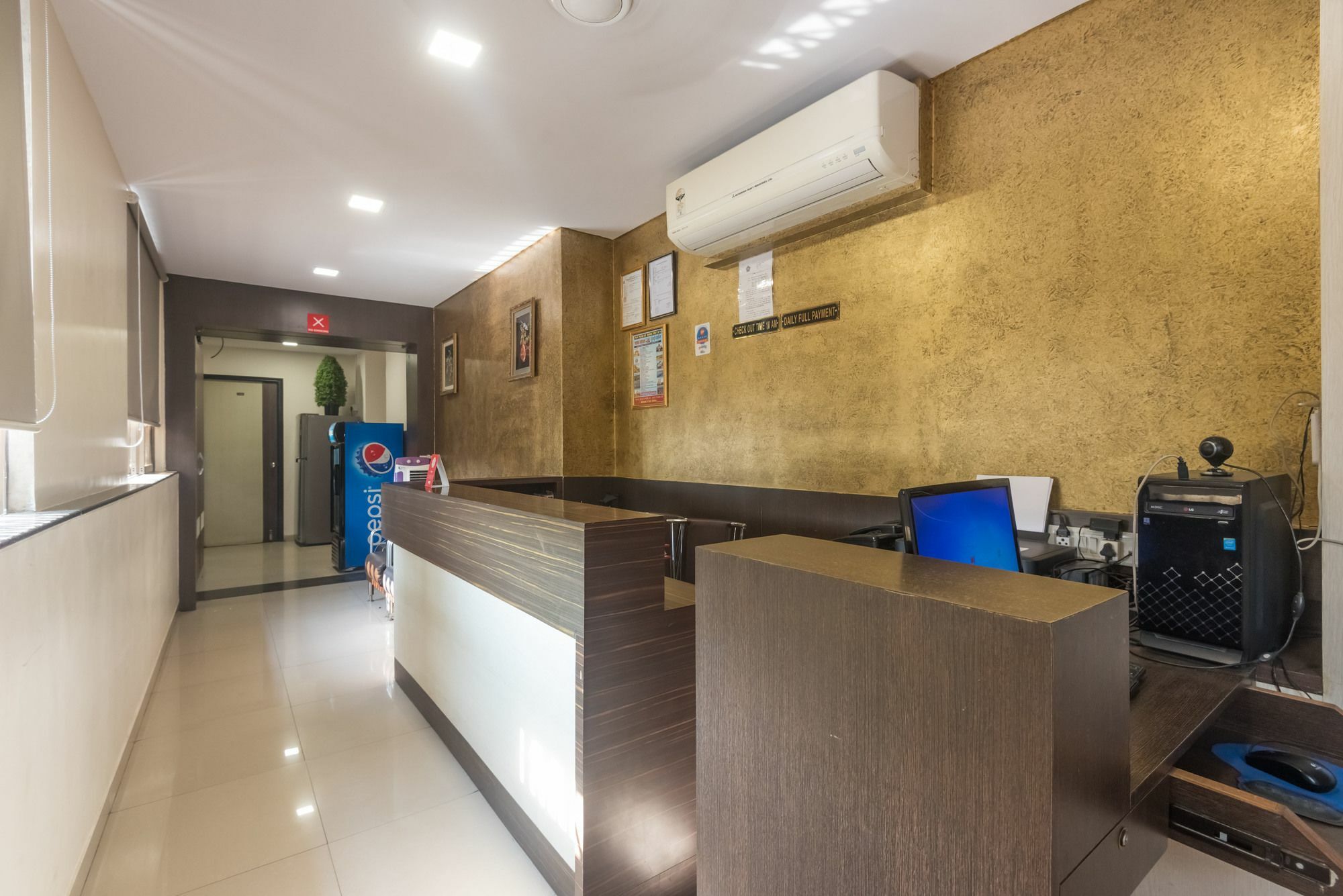 Hotel Minerva Residency Mumbai  Buitenkant foto