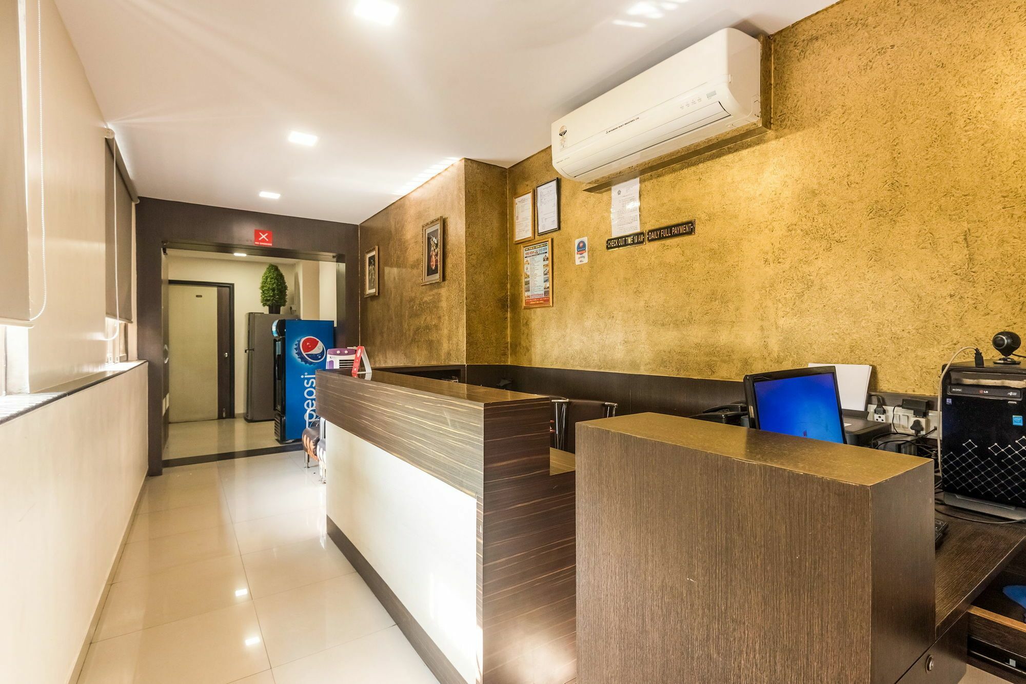 Hotel Minerva Residency Mumbai  Buitenkant foto